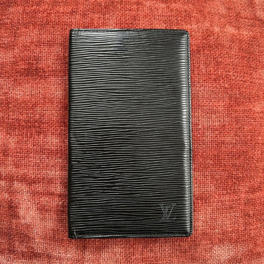 LOUIS VUITTON EPI Leather Checkbook and Card Holder Black💲